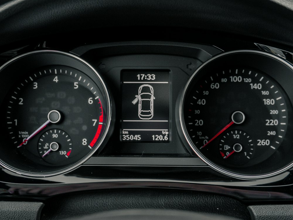 Kombiinstrument eines Autos mit Kilometerstand